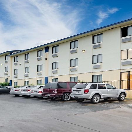 Days Inn Austin Crossroads Экстерьер фото
