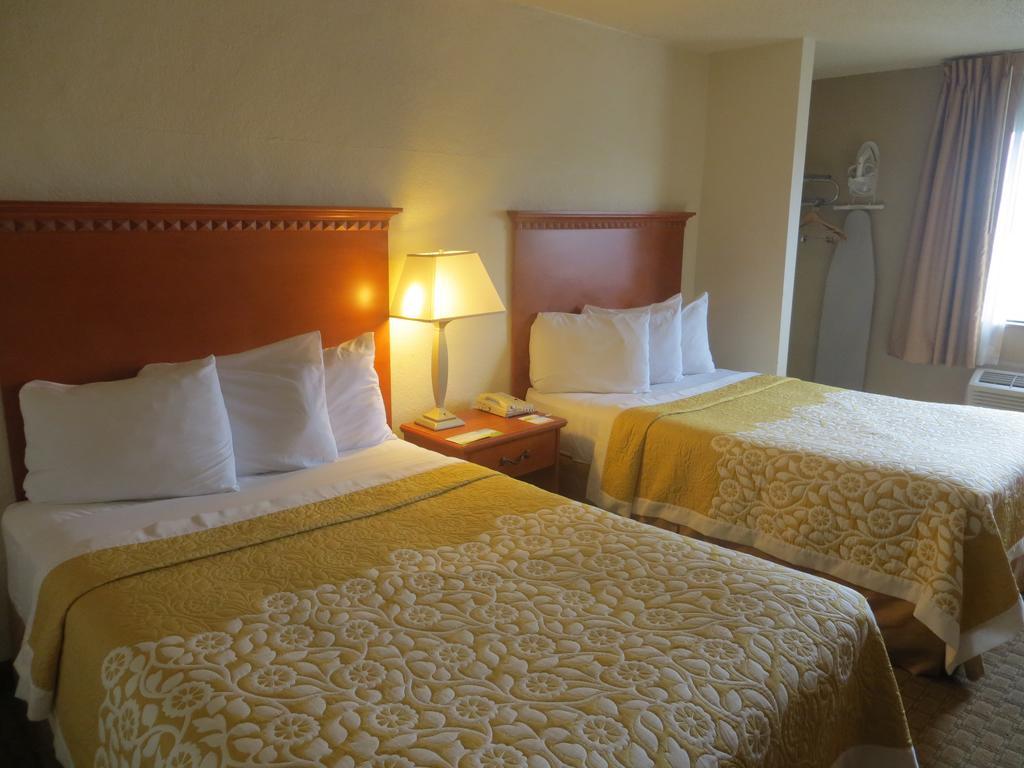 Days Inn Austin Crossroads Экстерьер фото