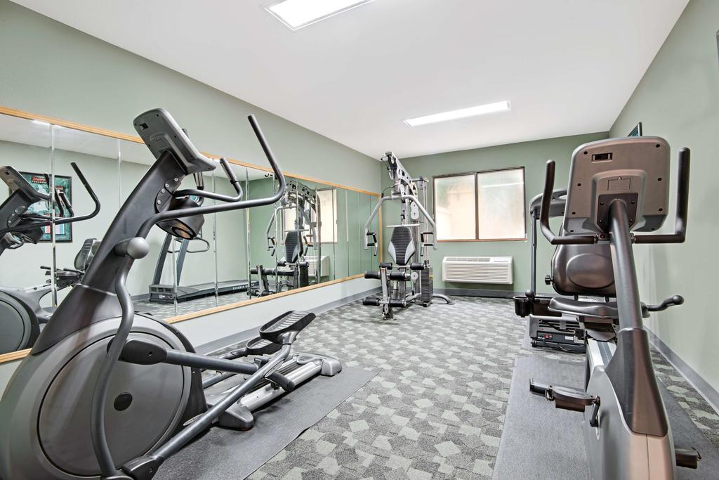 Days Inn Austin Crossroads Экстерьер фото