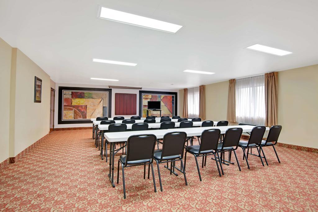 Days Inn Austin Crossroads Экстерьер фото