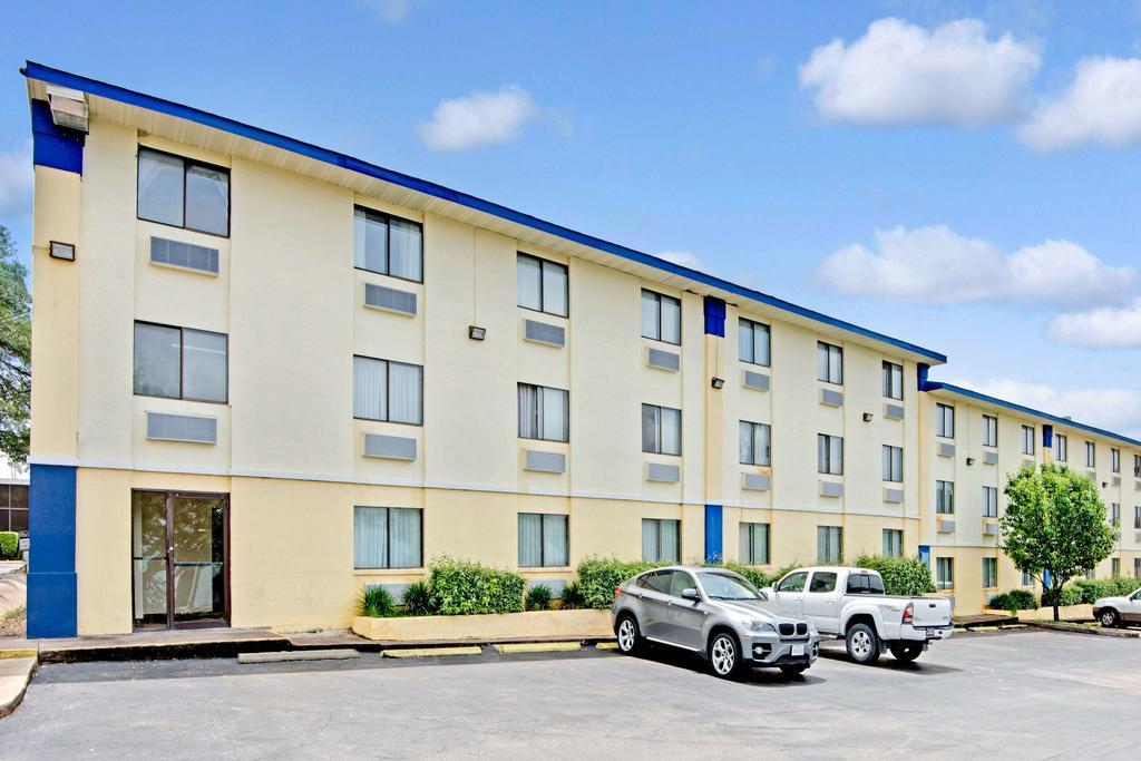Days Inn Austin Crossroads Экстерьер фото