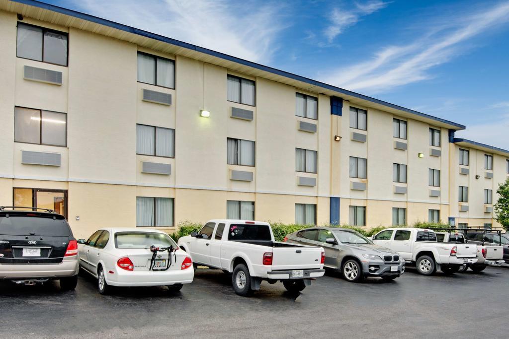 Days Inn Austin Crossroads Экстерьер фото